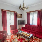 Peaceful 2-bedroom Near Tripolis *